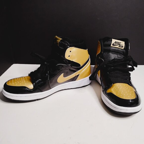 Women Nike Air Jordan 1 High Top Reto Size 5.5 OG NRG 'Gold Top 3' - Picture 1 of 14
